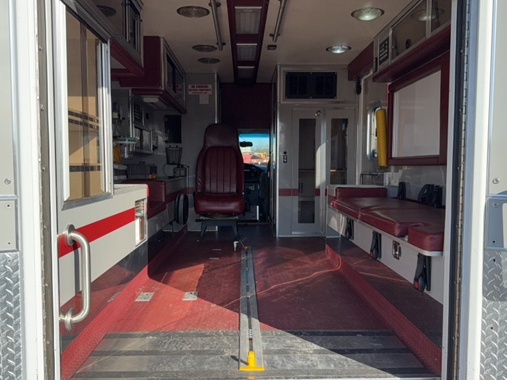 2006-ford-e450-image-10