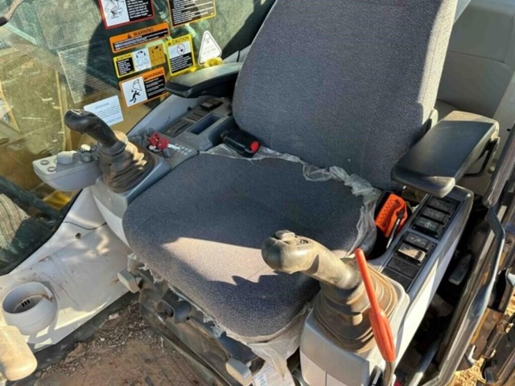 2023-john-deere-210p-excavator-image-24