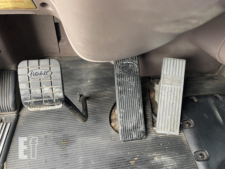 2009-peterbilt-386-image-26