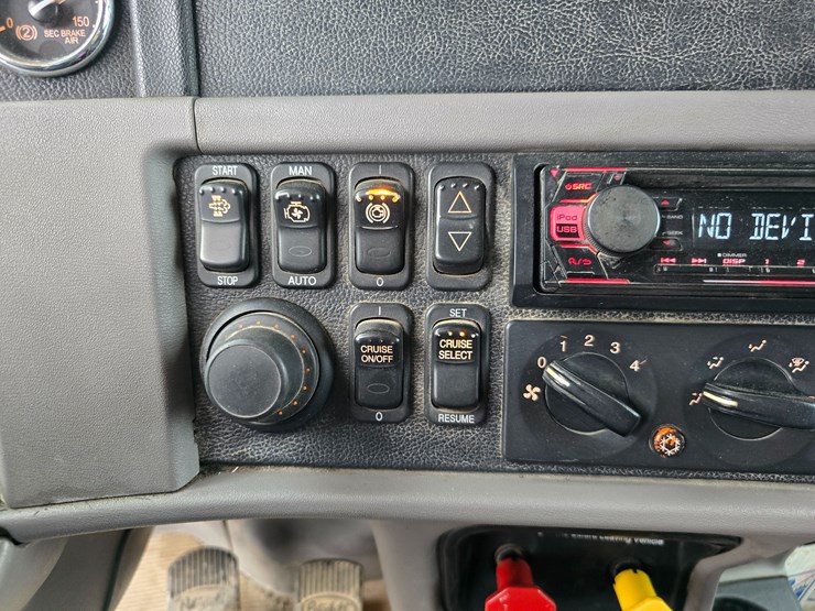 peterbilt-367-image-170