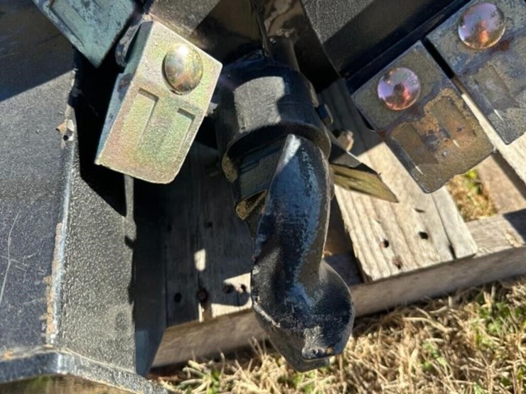 skid-steer-hydraulic-auger-image-8