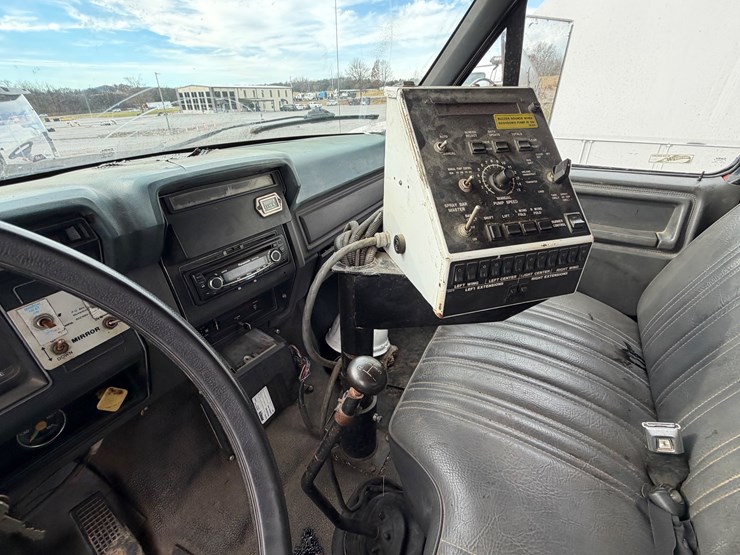 1994-ford-f700-image-24