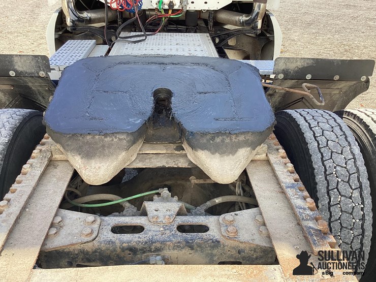 2005-freightliner-columbia-120-image-9