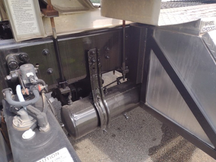 freightliner-m2-106-image-34