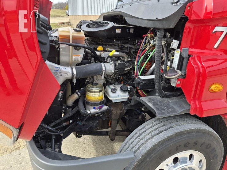 2018-freightliner-cascadia-113-image-23