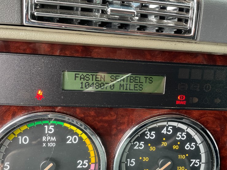 #1043-•-2009-freightliner-semi-(wi-title-in-delay)-image-95