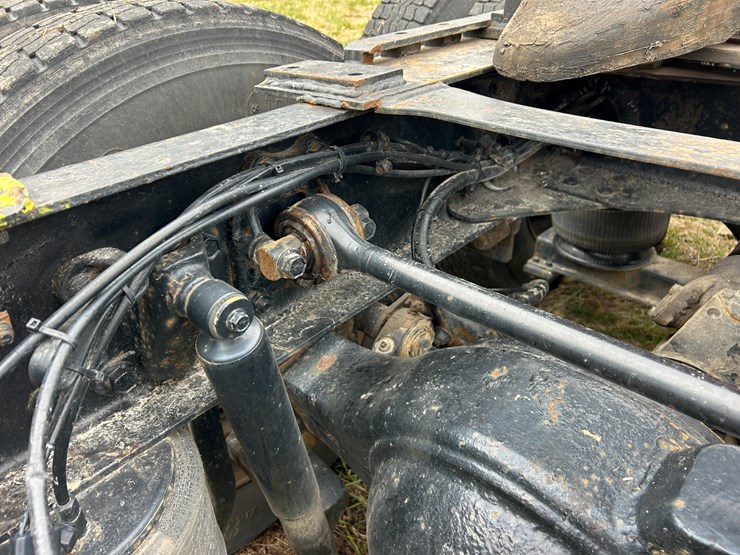 #95-•-volvo-semi-image-28