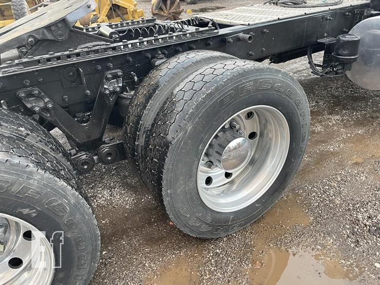 2004-kenworth-t800-image-13