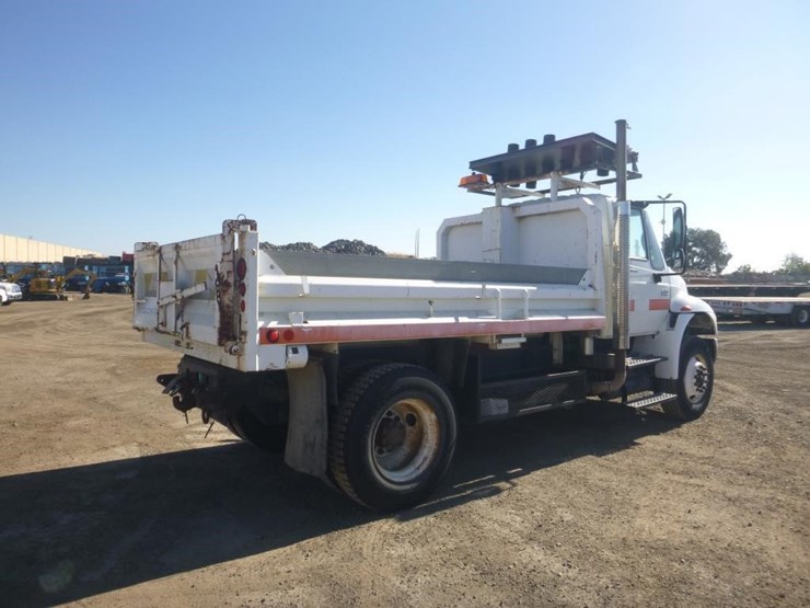 2005-international-durastar-4400-image-3