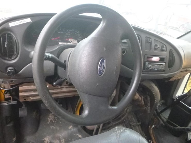 2004-ford-e450-image-13