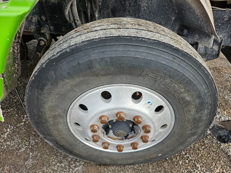 freightliner-columbia-112-image-111