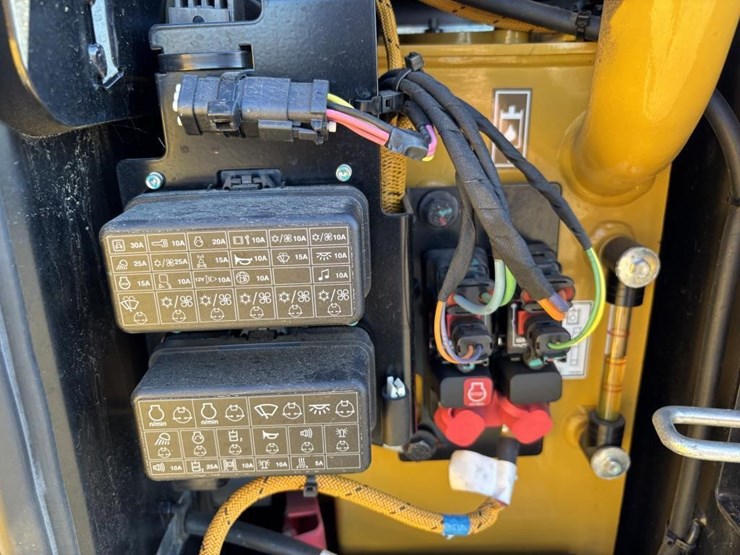 2021-caterpillar-302.7cr-image-45