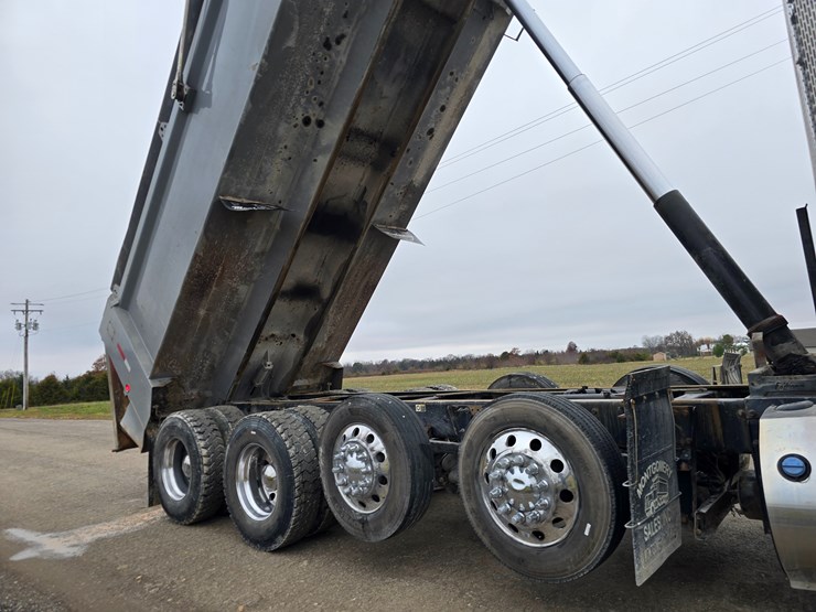 2020-peterbilt-567-image-80