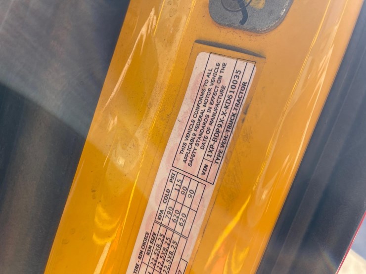 2019-peterbuilt-579-daycab-image-6