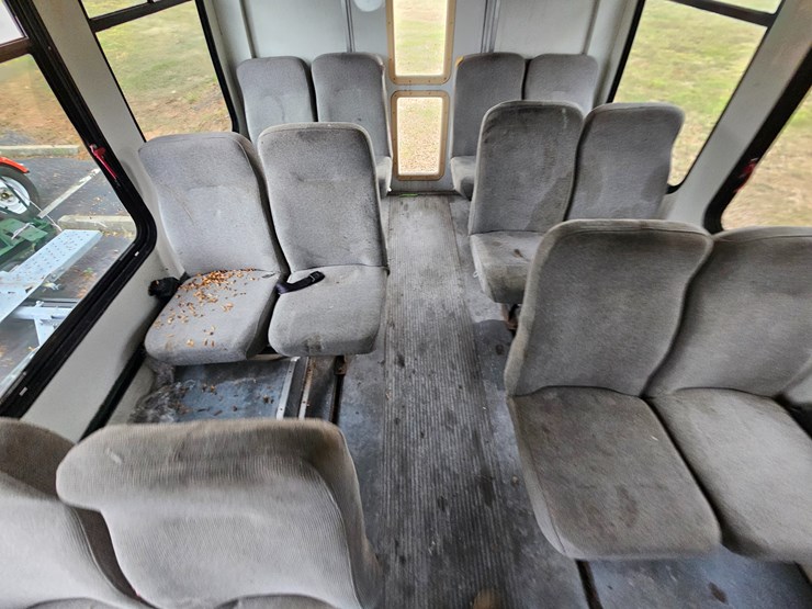 #21244-•-1996-ford-econoline-shuttle-bus-(non-runner)-image-32