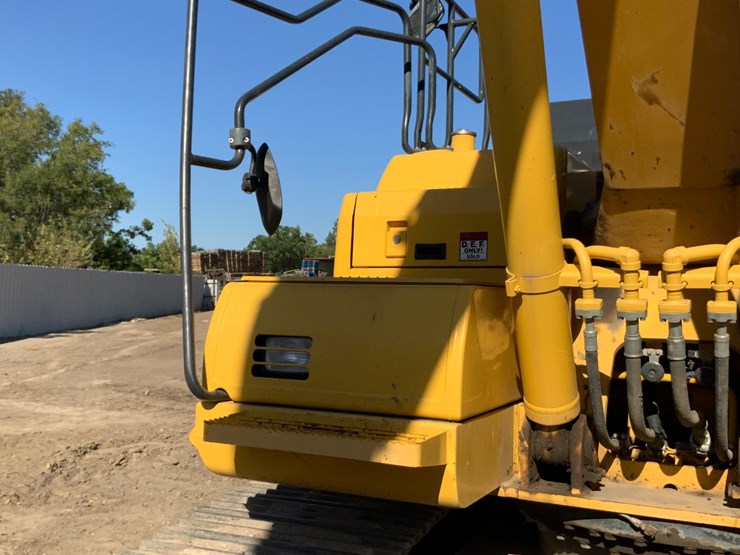 komatsu-pc210-lc-11-image-16