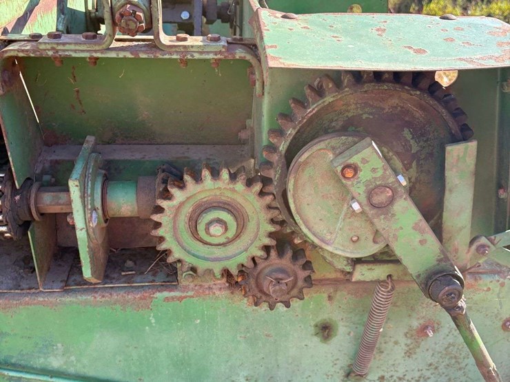 john-deere-336-image-11