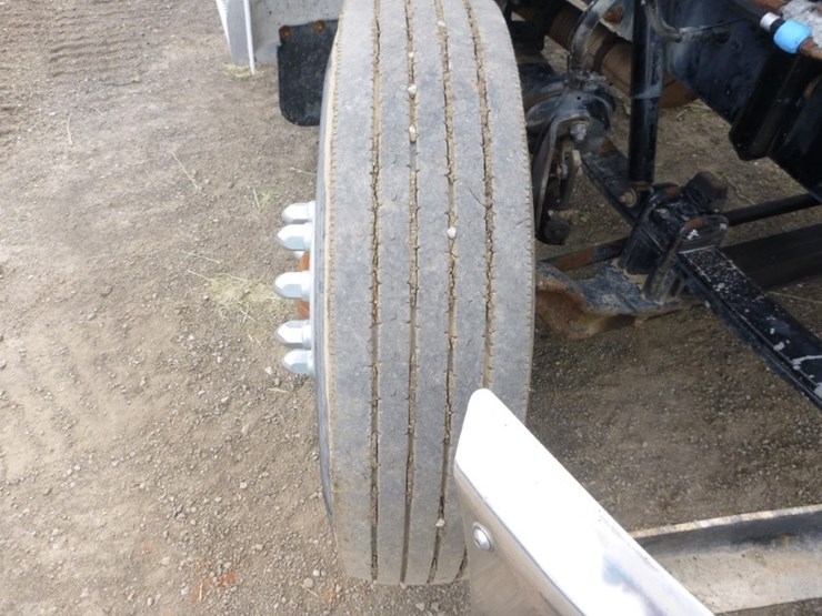 peterbilt-330-image-26