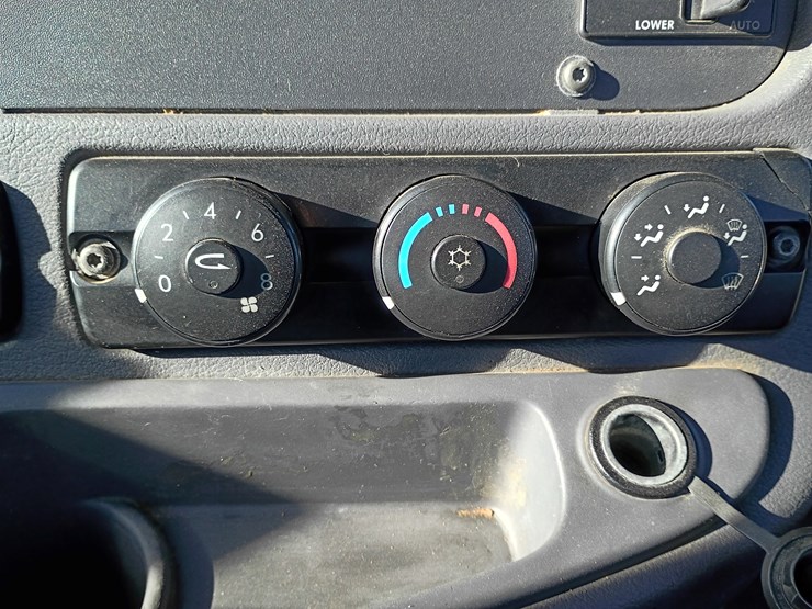 freightliner-cascadia-125-image-46