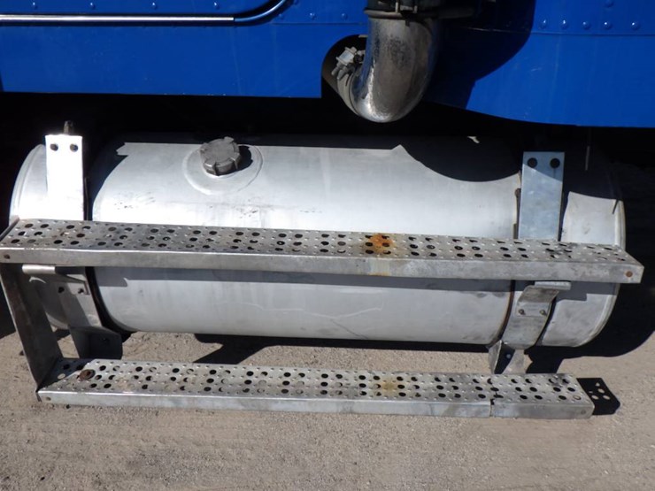 1998-freightliner-fld120-classic-image-16