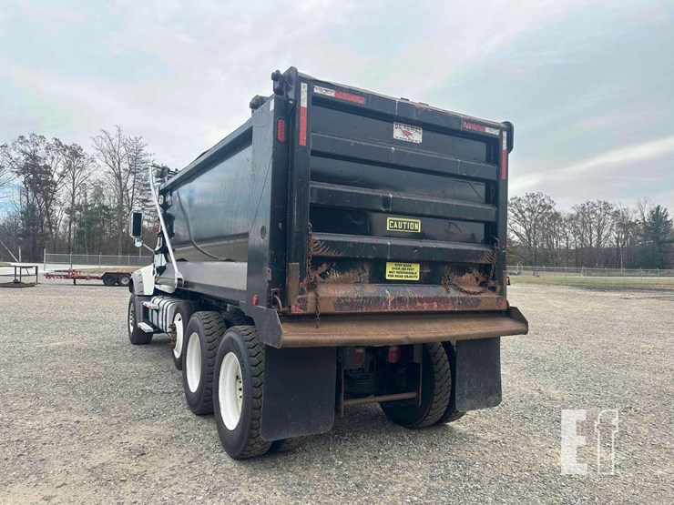 2017-mack-granite-gu713-image-4