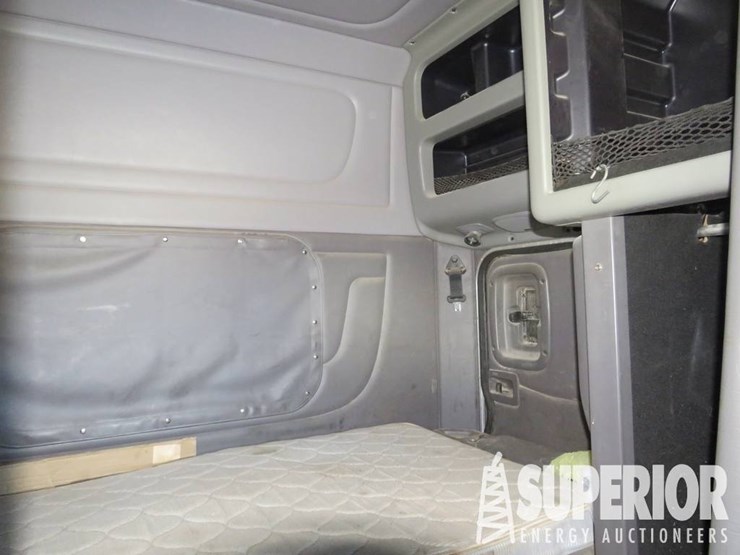 2016-peterbilt-389-image-12