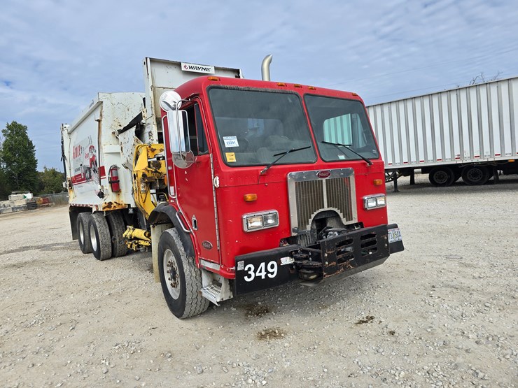 2003-peterbilt-320-image-46