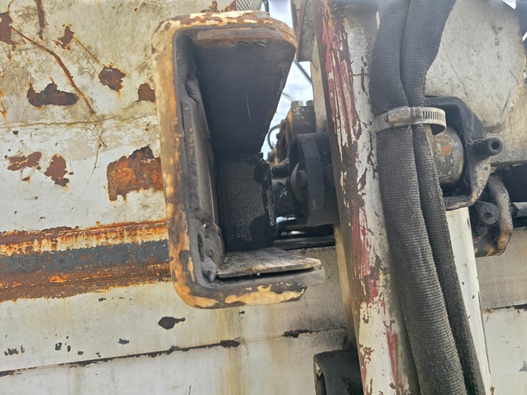 2003-peterbilt-320-image-87