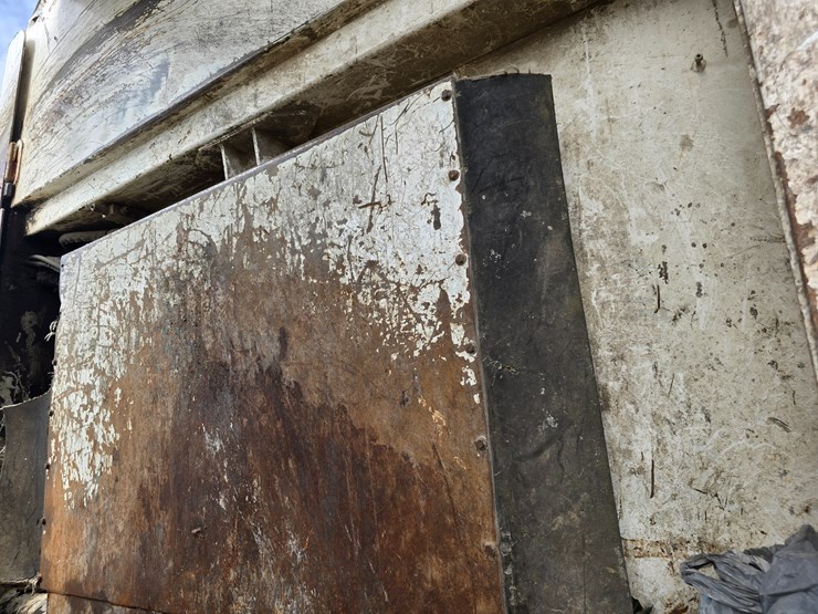 2005-peterbilt-320-image-69