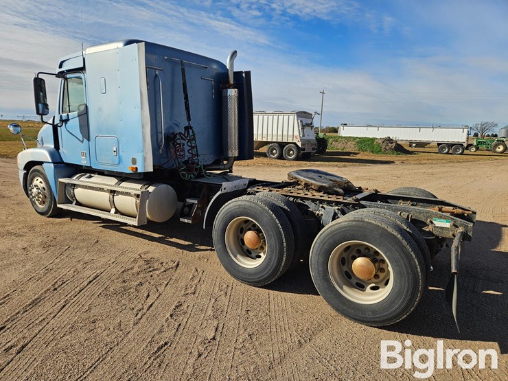 1999-freightliner-flc120-image-7