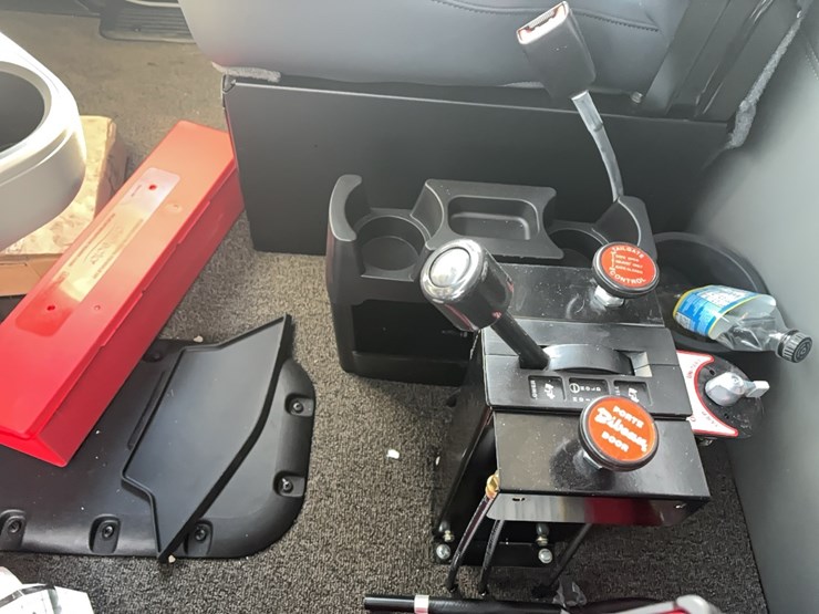 peterbilt-567-image-24