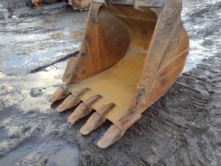 caterpillar-325d-image-19