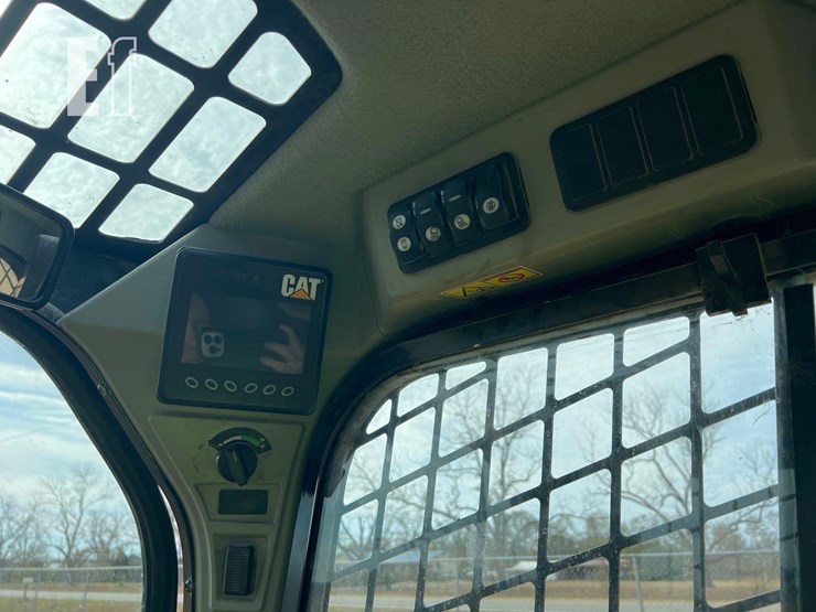 2016-caterpillar-236d-image-25