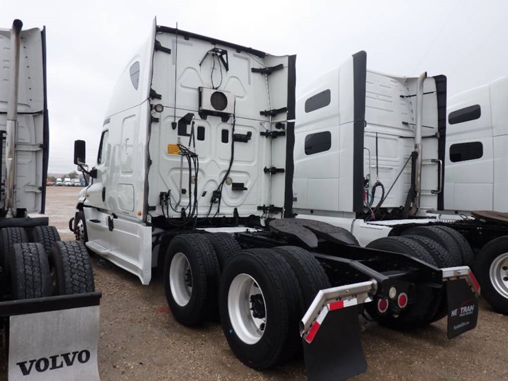 freightliner-cascadia-125-image-12