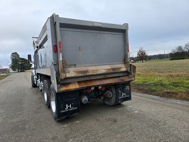 2020-peterbilt-567-image-24