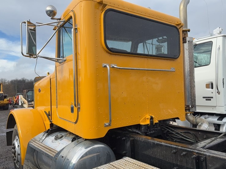 1997-peterbilt-379-image-13