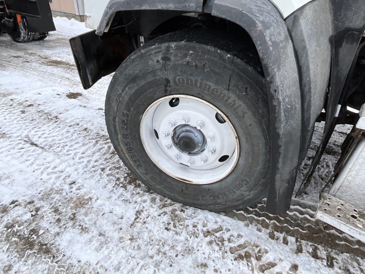 freightliner-114sd-image-14