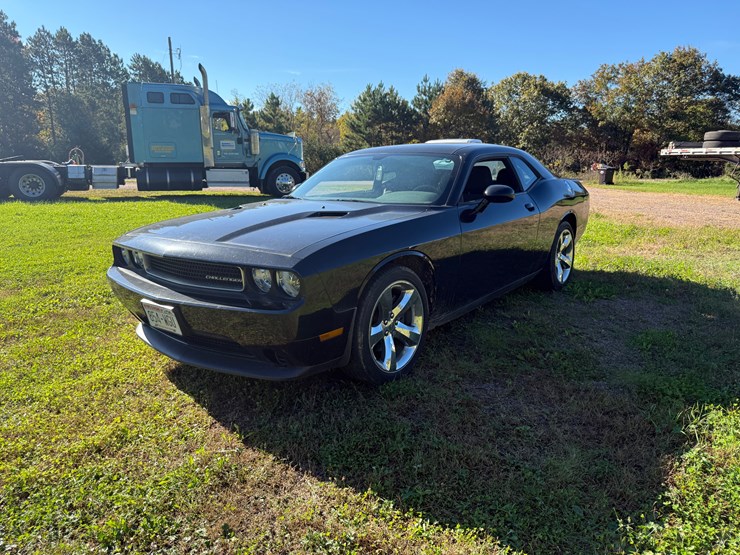 #1735-•-2013-dodge-challenger-(wi-title-in-delay)-(black-river-falls,-wi)-image-1