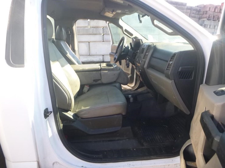 2019-ford-f550-image-25