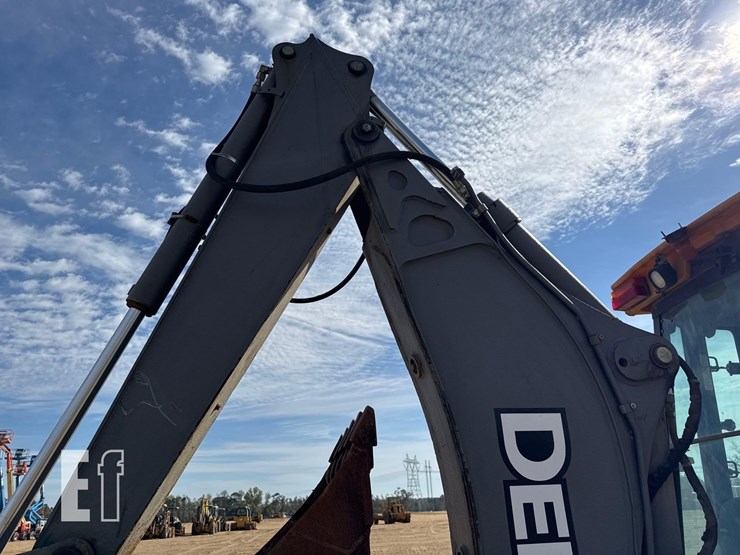 2010-deere-310j-image-23