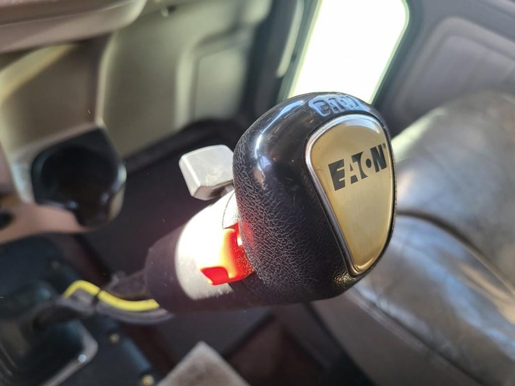 peterbilt-389-image-65