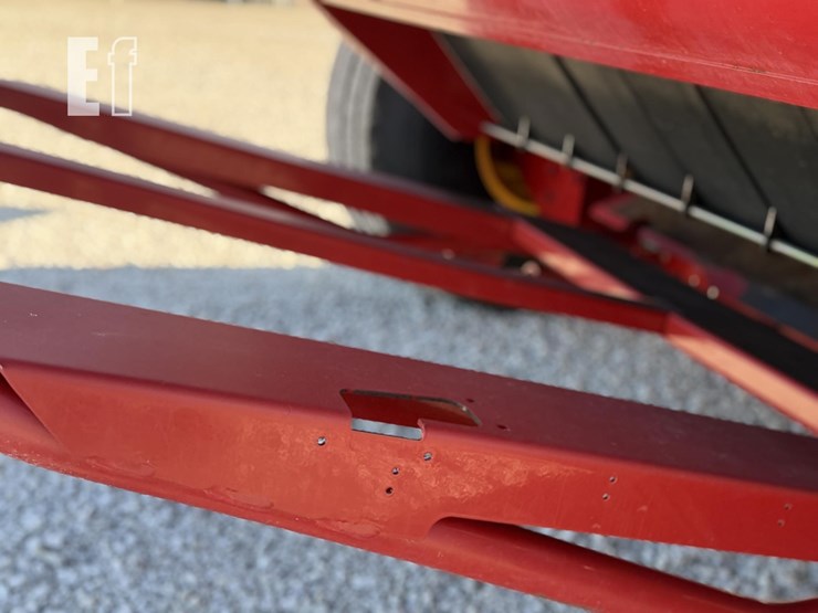 new-holland-roll-belt-560-image-33