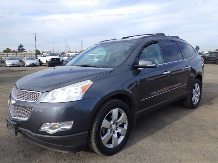 2010-chevrolet-traverse-image-1