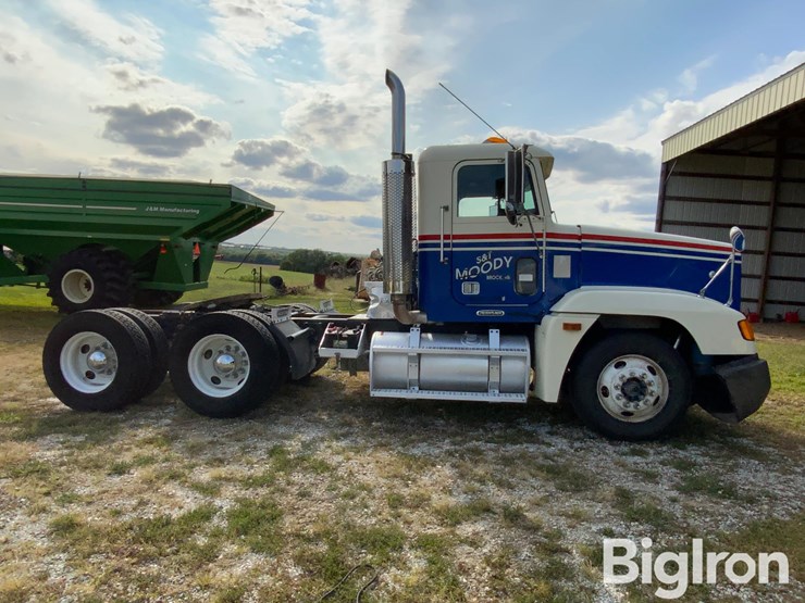1997-freightliner-fld120-image-4
