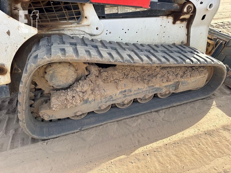 2022-bobcat-t740-image-14