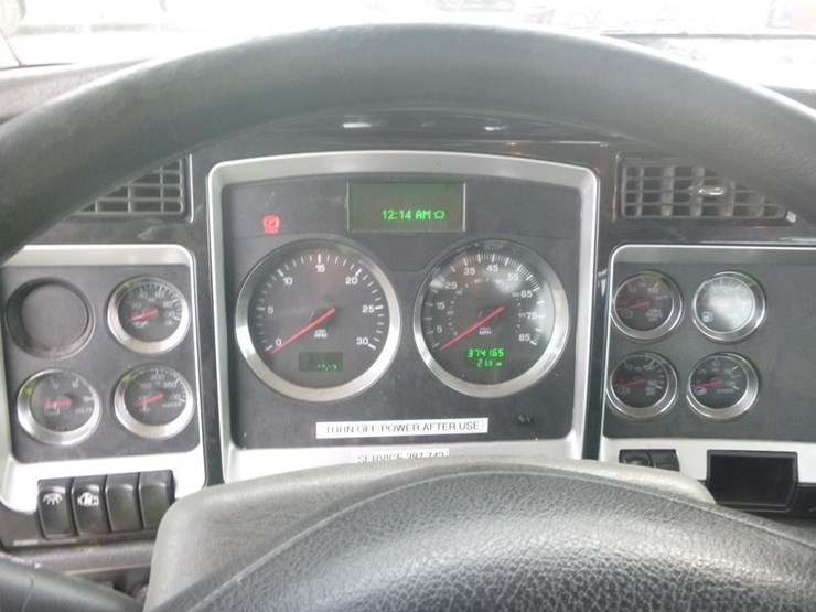 2012-kenworth-t800-image-16