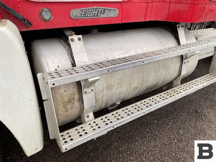 1993-freightliner-fld120-image-14