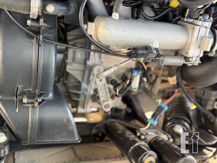 2019-john-deere-gator-xuv-835r-image-21