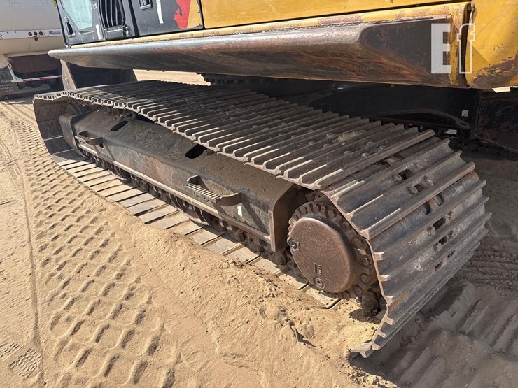 2019-caterpillar-326fl-image-9