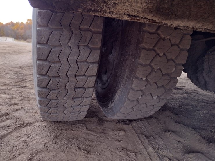 freightliner-fl60-image-39